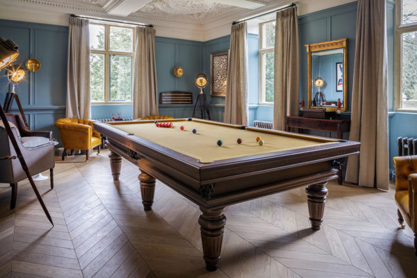 10ft Traditional Snooker Table - Oak 12 and Hainsworth Smart Taupe Cloth